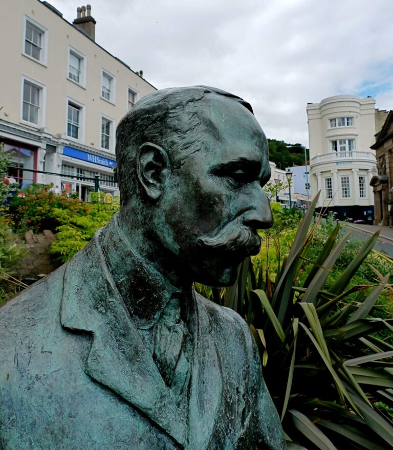 Elgar Statue